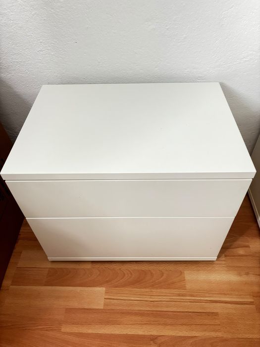 Mesa de cabeceira branca