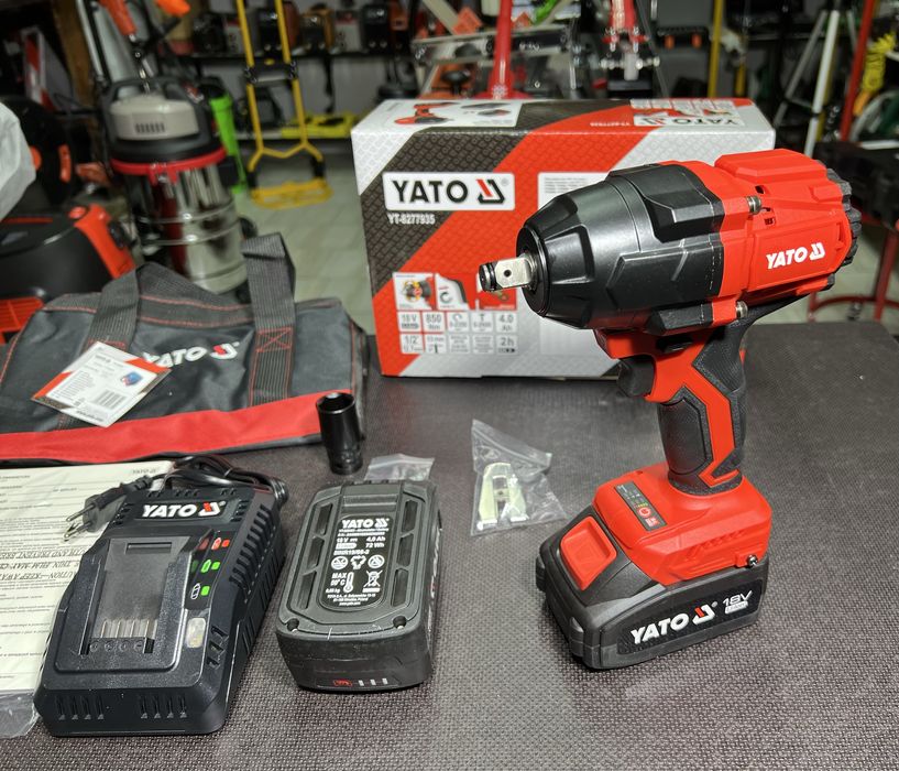 Бесщеточный аккумуляторный ударный гайковерт YATO YT-8277935 Комплект