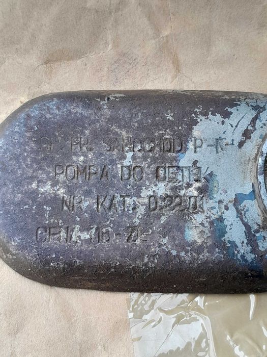 Pompka rowerowa metalowa stojąca słupkowa z czasów PRL