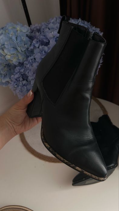 Черевики на підборах , ботінки