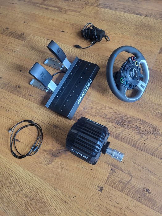 Fanatec DD Pro zestaw baza + obręcz + pedały