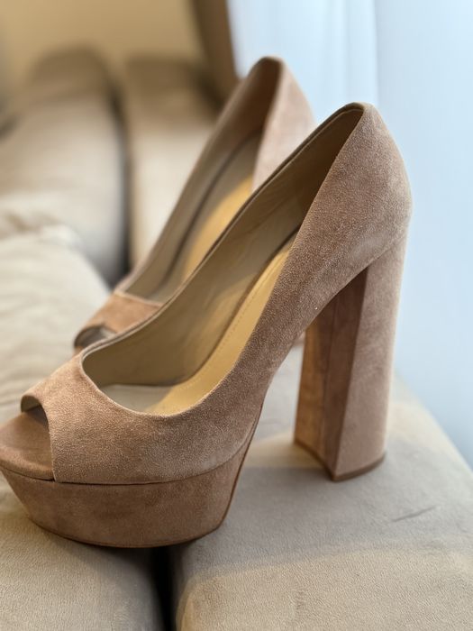 Високі туфлі бренд attizzare