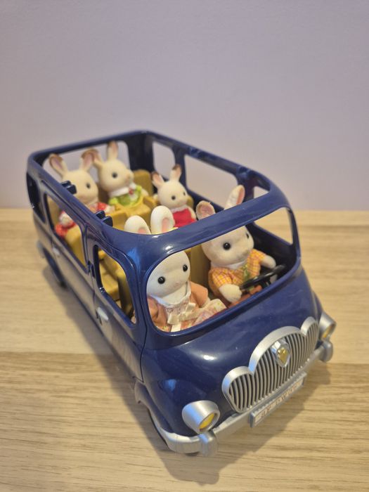 Sylvanian Families domek + auto + wyposażenie + króliczki + gratis latarnia