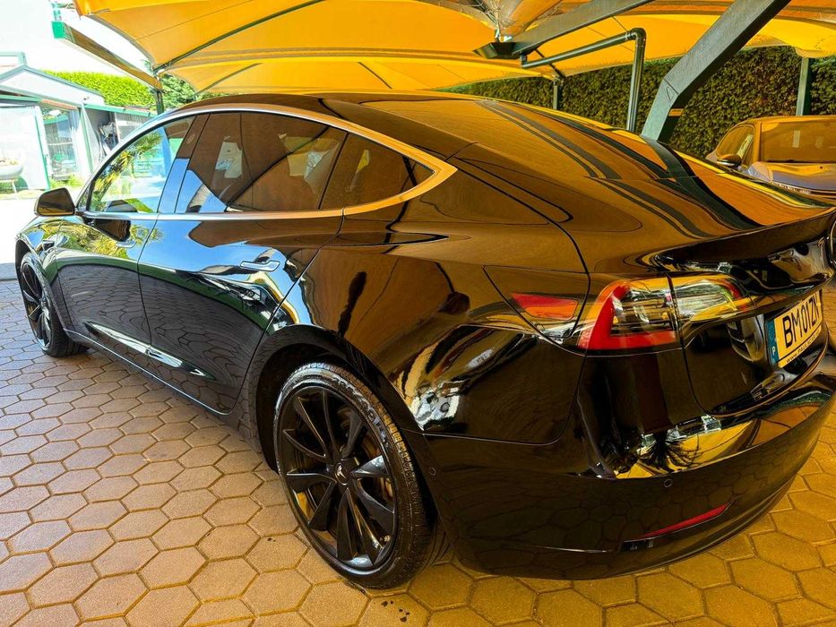 Tesla Model 3 Long-Range Dual Motor AWD