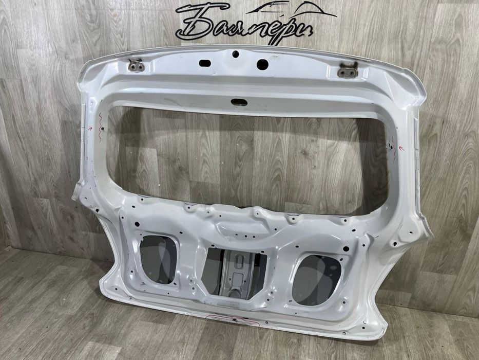 Крышка багажника Suzuki Swift MK8 / 2017 2018 2019 2020 2021 2022 г.