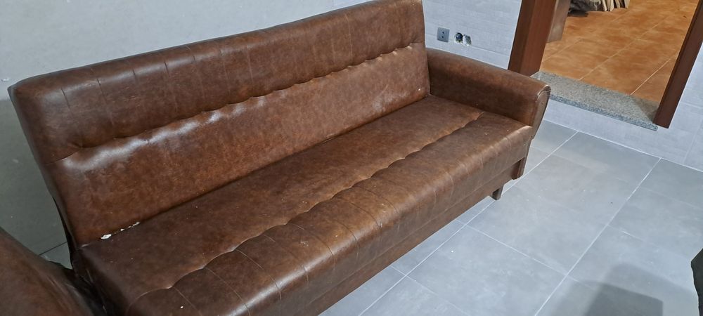 3 Sofás em napa antigos