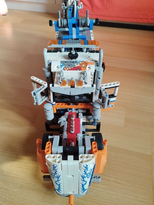złożony zestaw LEGO technic 42128