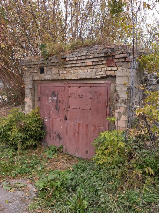 Гараж при дорозі в центрі с.В.Житин