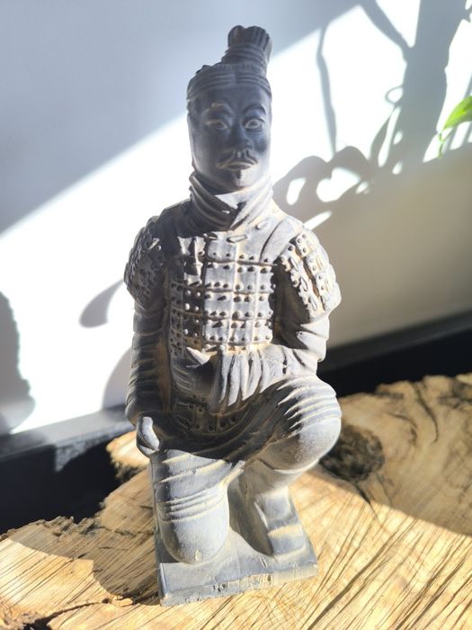 Guerreiro samurai em terracota