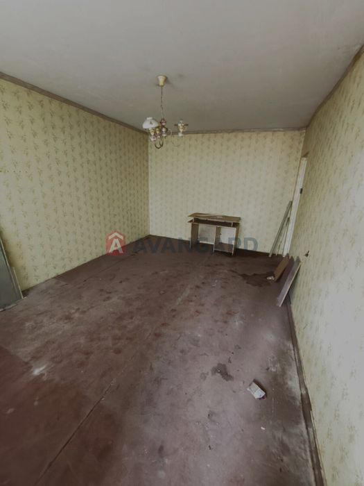 Продам простору 5-ти кімнатну на Лівому березі біля лісу