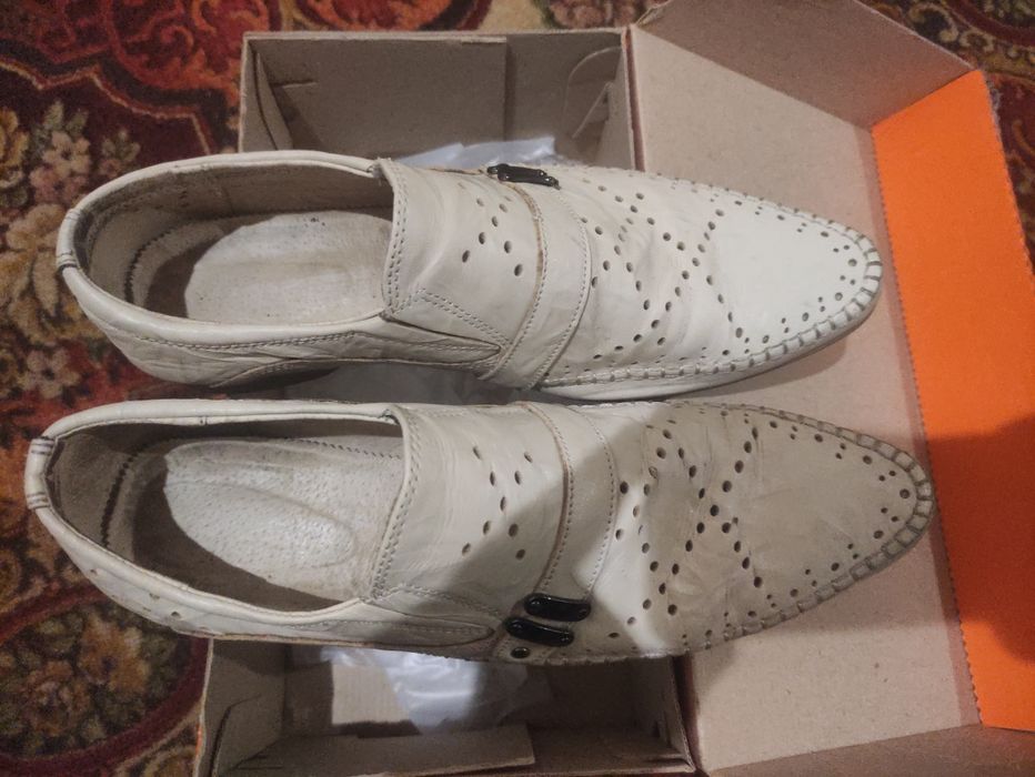 Продам взуття туфлі