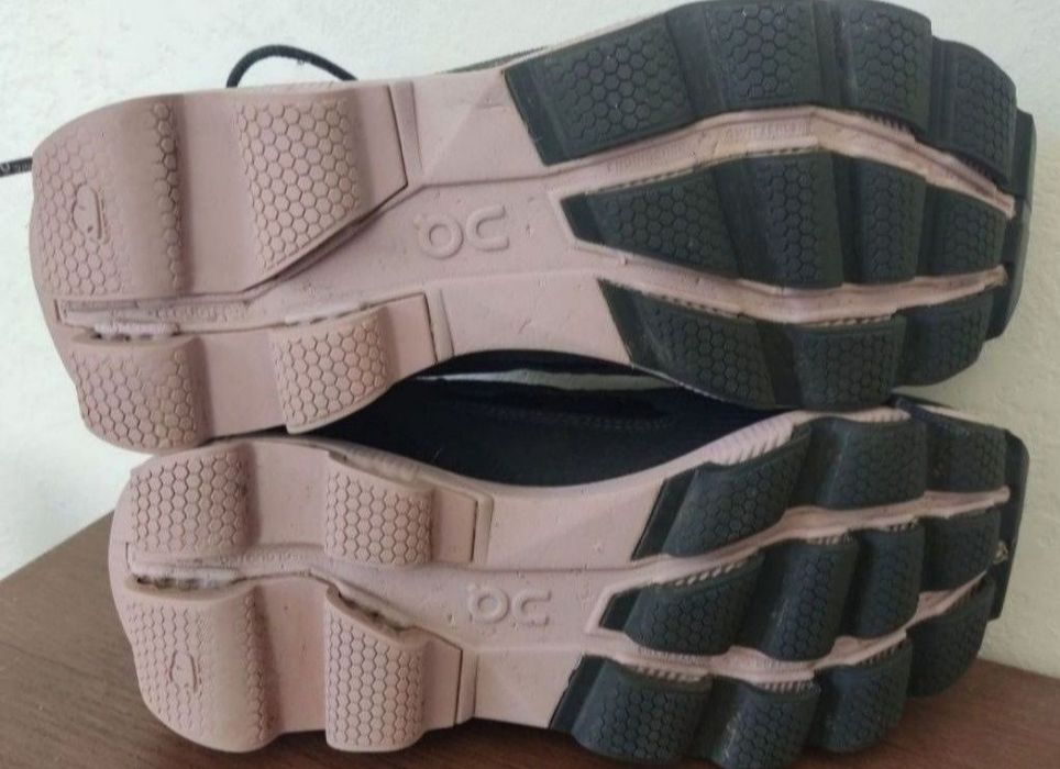 ON Cloud бігові кросівки 39р в ідеальному стані