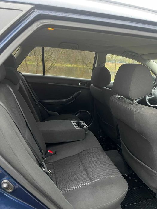 Toyota avensis 2005 2.0 дизель