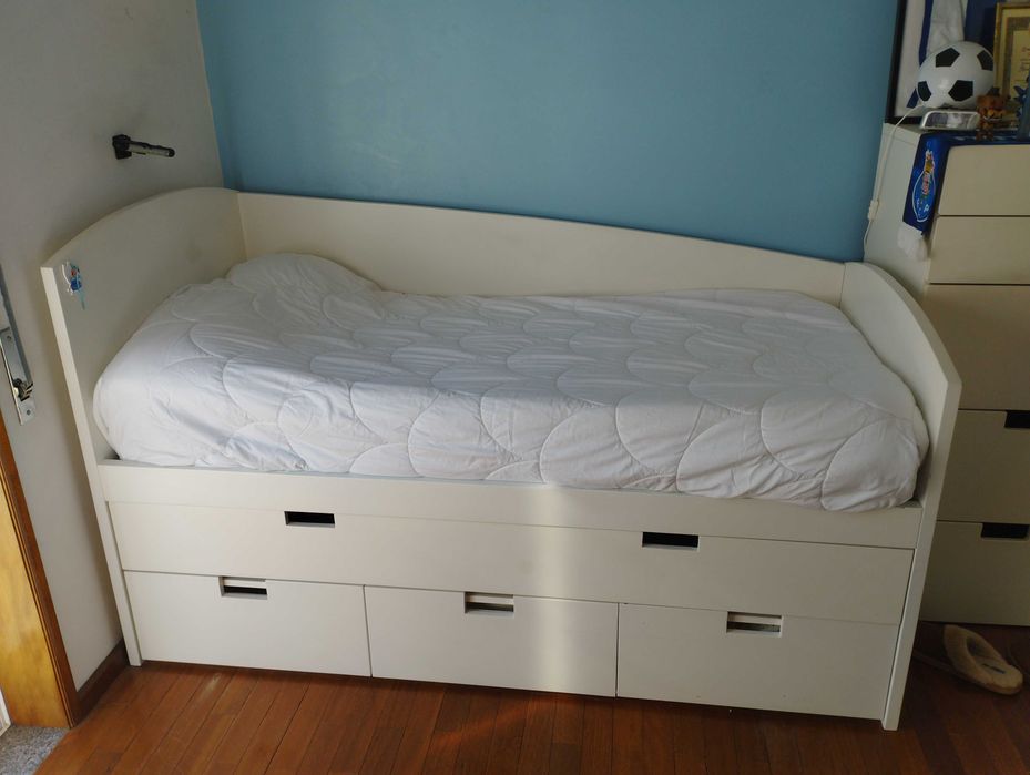 Cama de solteiro como nova