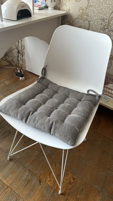 Срочно! Маникюрный стол с вытяжкой со стульями