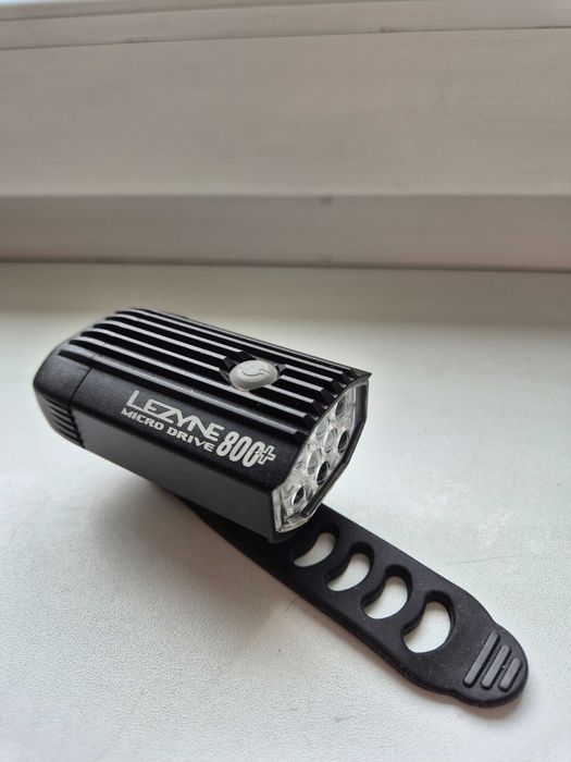 Lampka rowerowa przednia Lezyne Micro Drive 800+