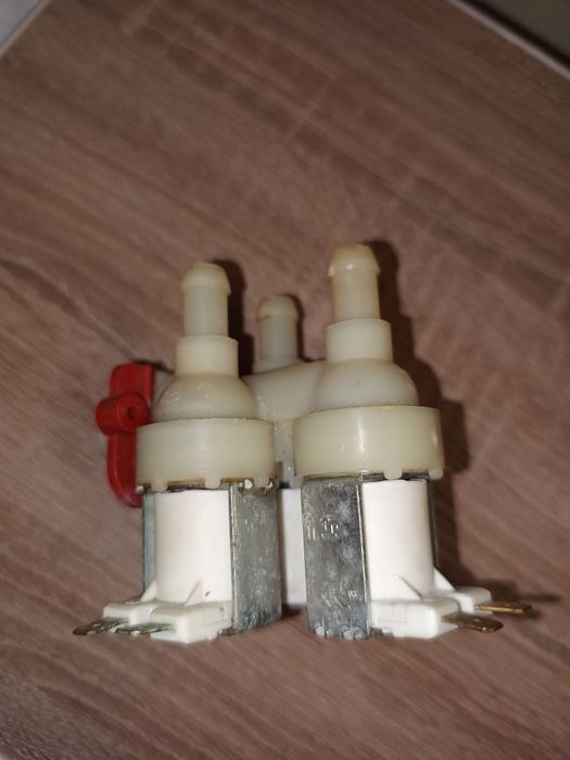 Bosch клапан подачі води (3/90) для пральної машини .
Готово до