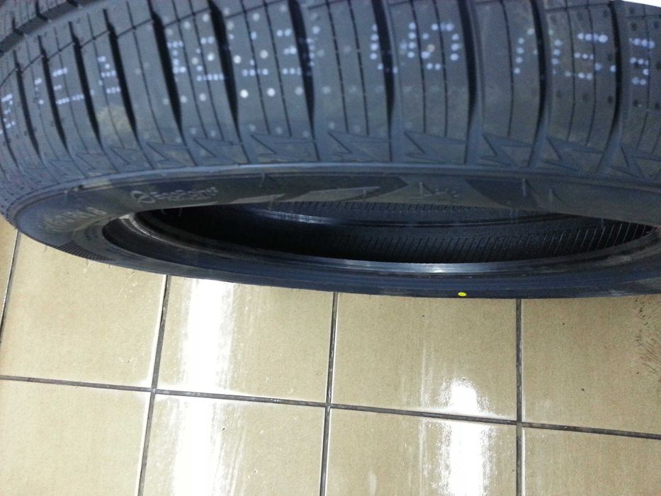 Opony całoroczne wielosezonowe 235/50r18 101V XL Sailun 4Seasons PRO