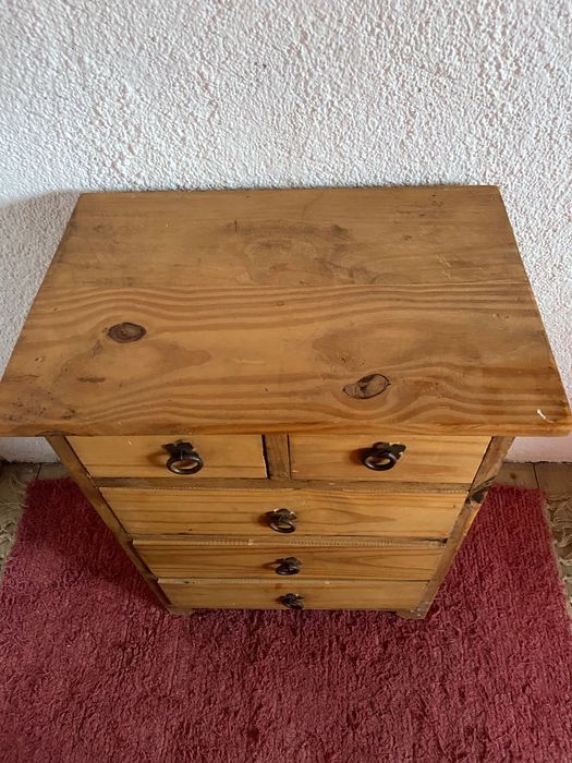 Mesa de cabeceira antiga