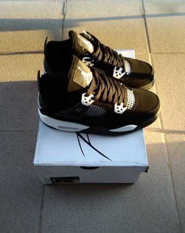Jordan 4 w czarno-białej kolorystyce  39