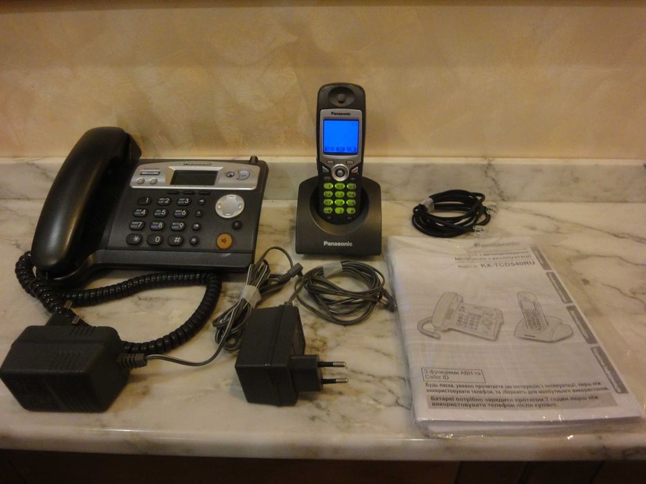 Цифровий бездротовий телефон з автовідповідачем Panasonic KX-TCD540RUT