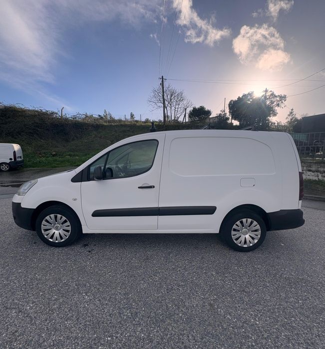 Citroen berlingo 3 lugares longa, barras de tejadilho e bola de reboqu