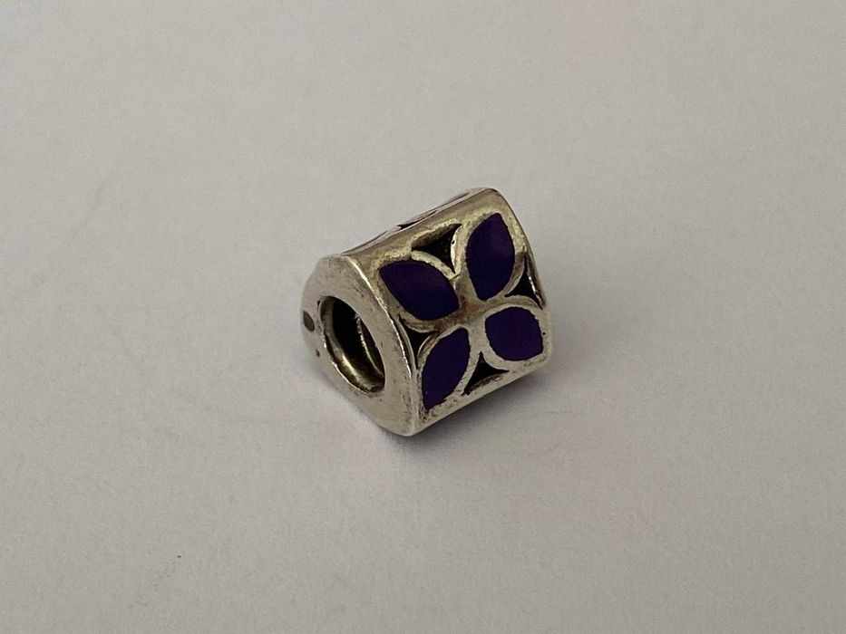 Pulseira Pandora e contas