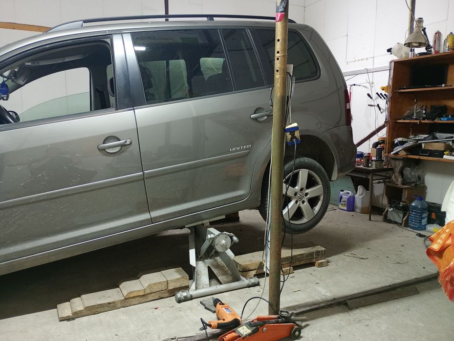 Підйомник автомобільний
