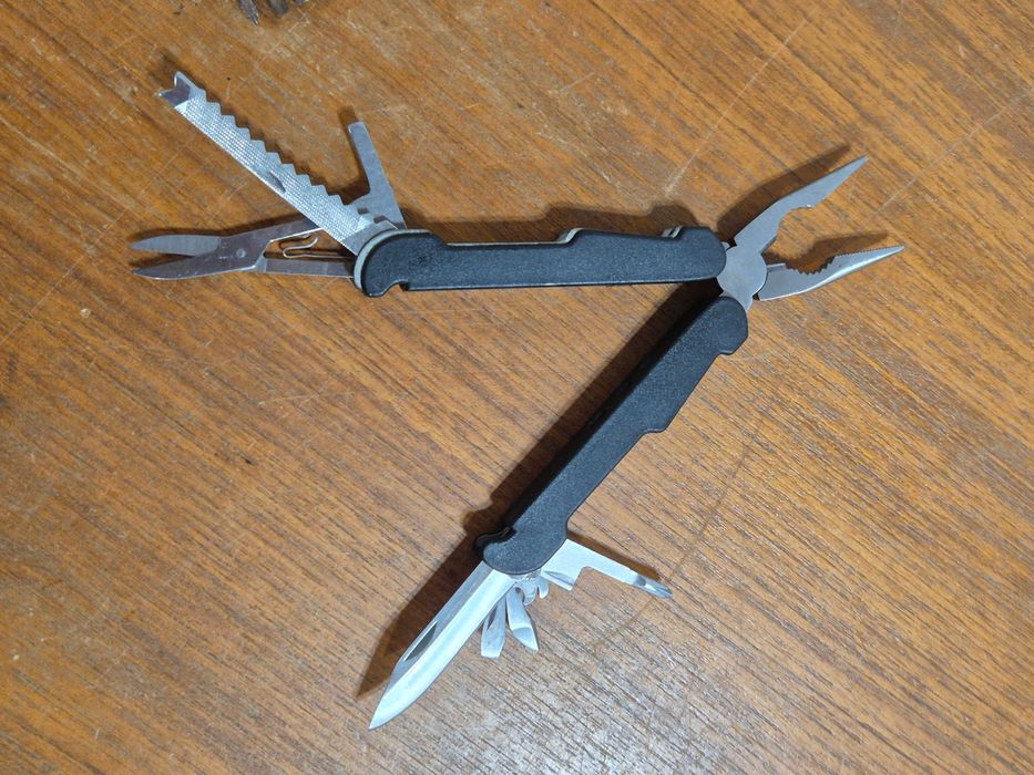 Multitool z etui