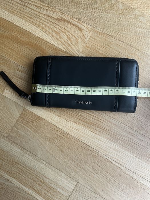 Czarny portfel damski Calvin Klein duży na zamek
