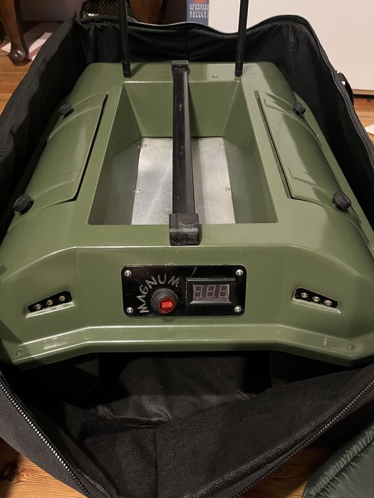 Łódka zanętowa magnum, gps,  raymarine dragonfly