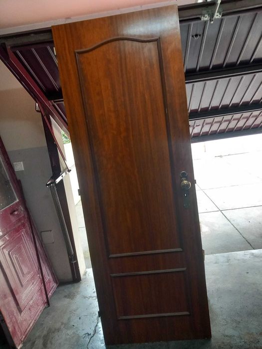 2 Portas em madeira ótimo estado