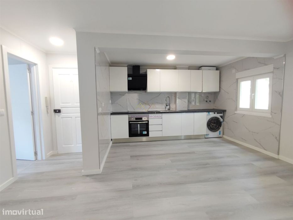 Apartamento T3 Remodelado com Duas Frentes Solares Laranjeiro — Laranjeiro E Feijó, Setúbal
