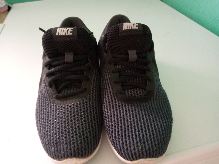 Продам кросівки NIKE
