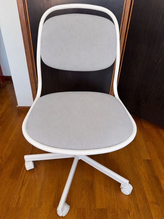 cadeira sobre rodas IKEA