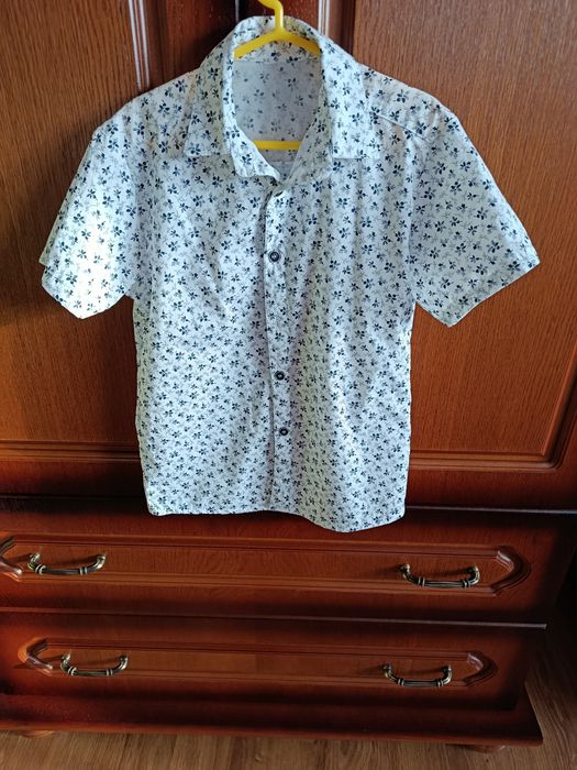 Sprzedam elegancką koszulę r.128 stan bardzo dobry