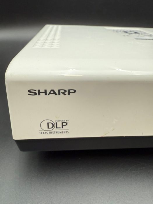 Projektor Sharp XR-50S Z pilotem
