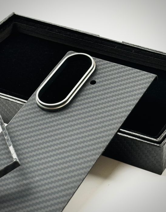 Чехол из настоящего карбона Samsung Galaxy Z Fold 7