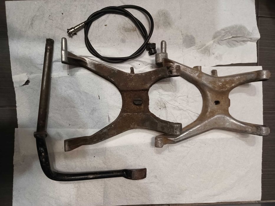 MZ Etz 250 251 licznik obrotomierz półka pokrywa akumulatora zapłon