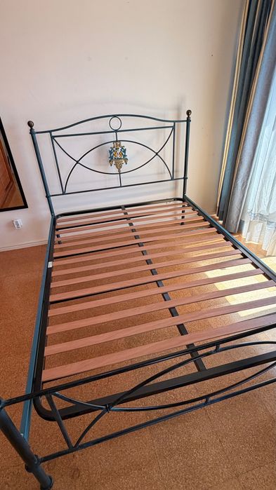 Cama de ferro com estrado excelente estado