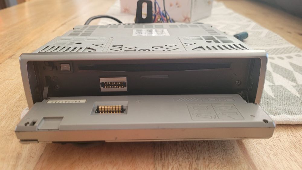 Radio Alpine CDE-9882Ri