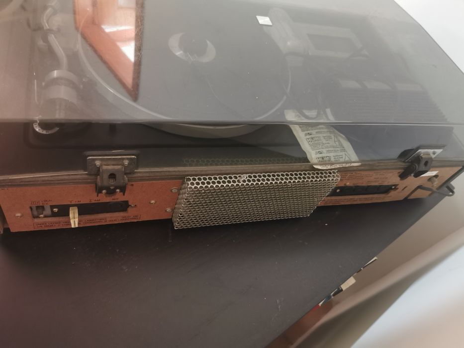 Rádio, cassetes e giradiscos