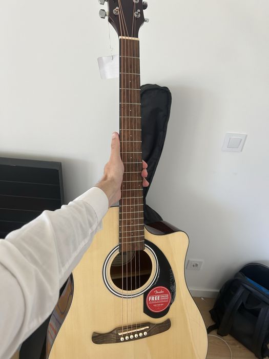 Guitarra Elétrica Acústica (Fender)