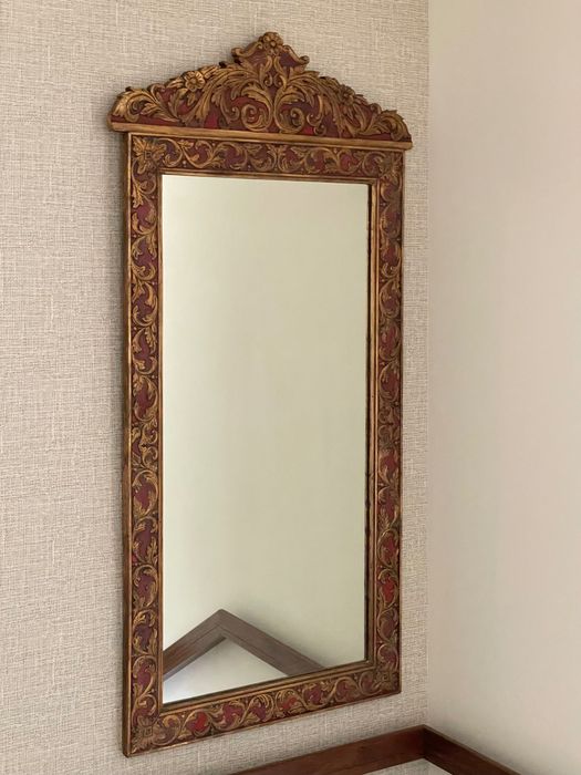 Espelho único séc. XIX, de grandes dimensões, em vermelho e dourado