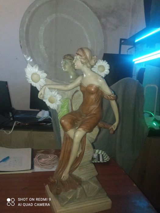 Vendo estátua com espelho