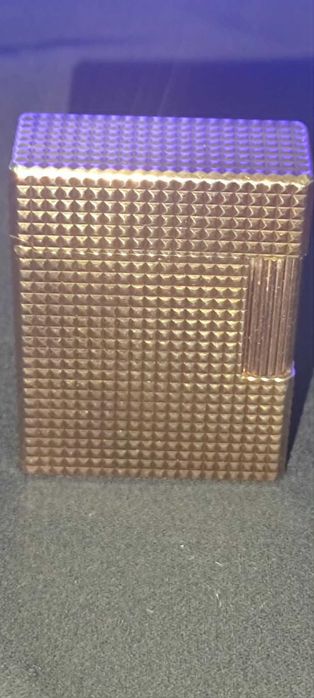 Isqueiro vintage S.T. Dupont banhado a ouro modelo Ponta de diamante