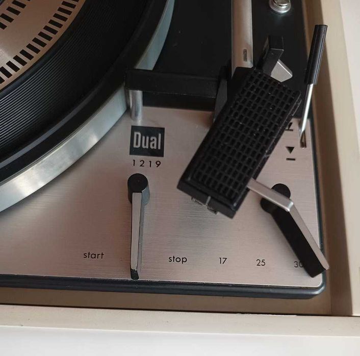 Програвач вінілу Dual