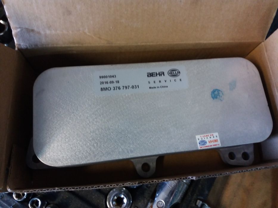 Теплообменник(масляный радиатор) VW Touareg, T5 2.5 TDI