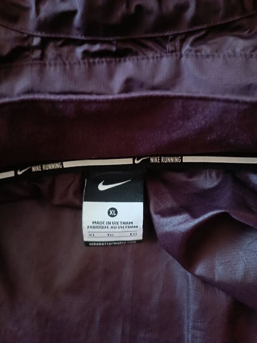 Kurtka Wiatrówka NIKE Windrunner – Crimson & Burgundy Crush