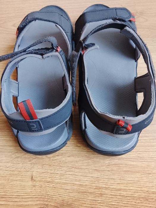 Sandálias da Quechua